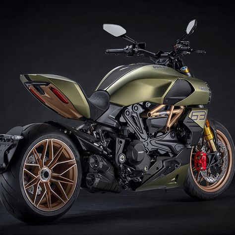 The heart of the Diavel 1260 #lamborghini is the 1262 cc #ducati Testastretta DVT with variable timing. This homologated engine can deliver 157 hp at 9,500 rpm and 129 Nm (13.2 kgm) at 7,500 rpm with a flat torque curve right from medium-low revs, which always guarantees a vigorous and energetic response. #motorcycle #motorcyclelife #motorcyclelifestyle #motorrad #motor #motorbike #motorsport #motorbikes #sportbike #sportbikelife #speed #luxurylifestyle #motorcyclegear #instamoto Ducati Motorbike, Bronze Wheels, Ducati Motorcycles, Insulated Boots, Forged Wheels, Ducati Diavel, Super Bikes, Motorcycle Bike, Twin Turbo