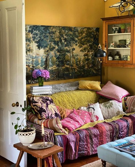 Helen Parker, Colourful Interiors, Sitting Rooms, Dream Places, Dream Apartment, Dream Spaces, Dream House Decor, Room Aesthetic, Cool Rooms