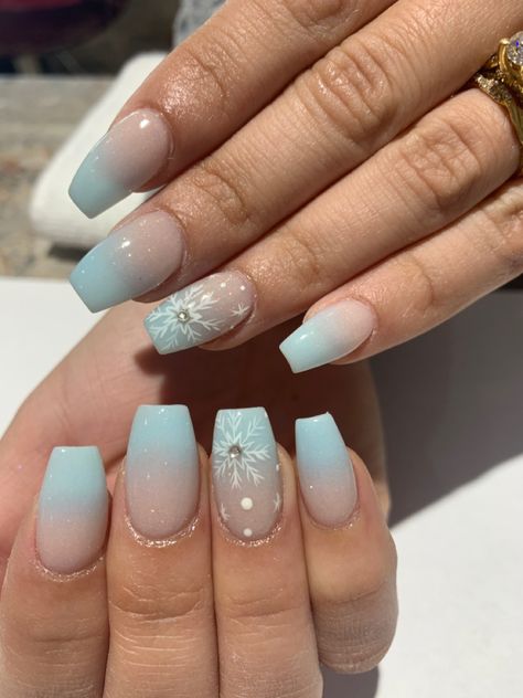 Winter nails, snowflake nails, ombré nails, frozen nails, nails, coffin nails, winter wonderland beauty, New Years nails, Christmas nails Sweet 16 Nails, Blue Christmas Nails, Nail Art Designs For Beginners, Sky Blue Nails, Nail 2023, Snow Nails, Blue And White Nails, Easy Nail Art Designs, Elegant Nail