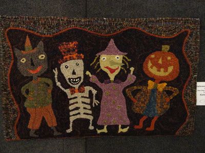 Primitive Hooked Rugs, Halloween Rugs, Penny Rug Patterns, Hooked Rugs Primitive, Rug Hooking Designs, Primitive Rug Hooking, Punch Needle Rug, Primitive Rugs, Hand Hooked Rugs