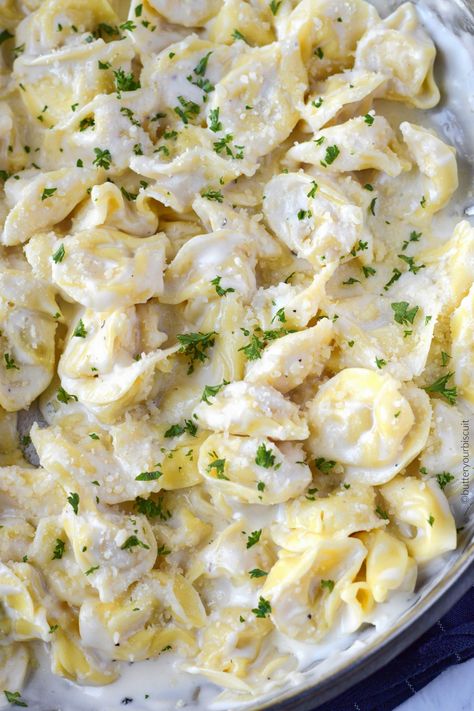 Cheese Tortellini Recipes, Pasta And Cheese, Tortellini Alfredo, Butter Noodles, Friday Food, Tortellini Recipes, Cheese Tortellini, Meatball Recipes, Garlic Butter