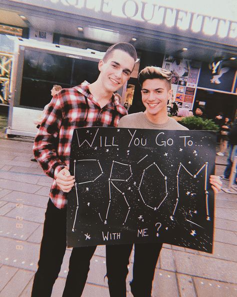 How To Ask A Girl To Prom, Cute Promposal Ideas, Prom Checklist, Marcus Flint, Cute Relationship Things, Prom Prep, Prom Pictures Group, Cute Promposals, Prom Tips