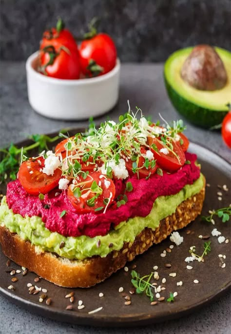 Avocado Toast with Beet Hummus for a Healthy and Vegan Breakfast - Happy Baking Days Beet Avocado Toast, Vegan Breakfast Toast, Hummus Breakfast Ideas, Vegan Toast Ideas, Keto Avocado Recipes, Hummus Toast, Hummus Avocado, Avocado Recipes Easy, Toast Recipe Breakfast