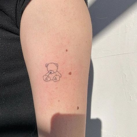 Little Bear Tattoo, Cute Bear Tattoo, Care Bear Tattoo, Illusion Tattoo, Watercolor Tattoo Ideas, Care Bear Tattoos, Optical Illusion Tattoos, Illusion Tattoos, Optical Illusion Tattoo