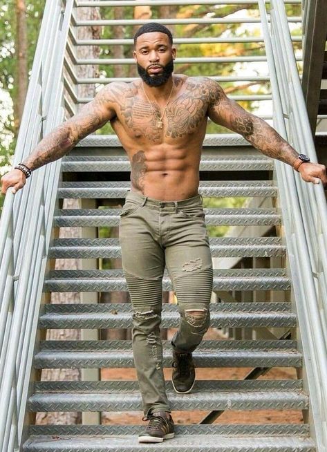 Stairs never looked so good! Black Men Beards, Chocolate Men, Black Beards, Great Beards, Beard Gang, Black Boys, Good Looking Men, Muscle Men, Beards