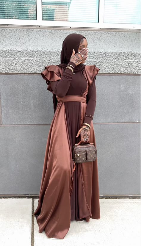 Eid Overgarments, Overgarments Muslim Philly, Eid Outfits Black Women, Muslim Birthday Outfit, Overgarments Muslim, Pretty Abayas, Hijabi Pics, Calm Outfits, Eid Outfits Ideas