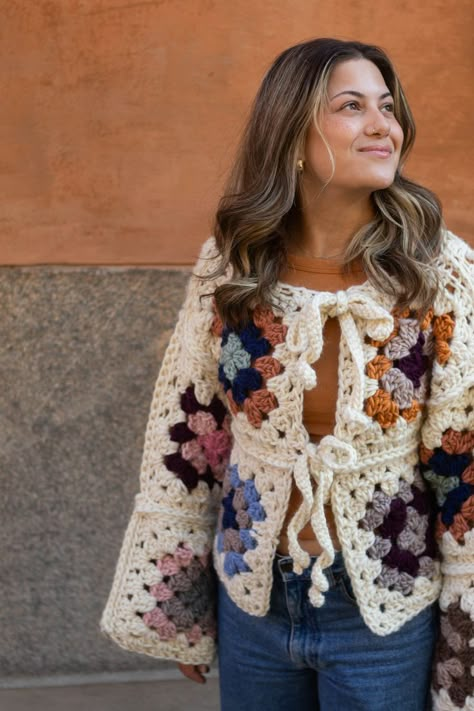 Crochet Patterns For Cardigans, Chunky Granny Square Cardigan, Chunky Crochet Granny Square, Chunky Granny Square, Granny Square Clothing, Women's Style Tips, Granny Square Crochet Cardigan, Cardigan Granny Square, Crocheted Cardigan