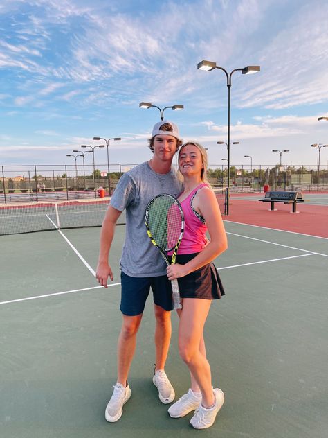 Tennis Date Aesthetic, Tennis Relationship Goals, Cute Tennis Pictures, Tennis Girlfriend Aesthetic, Tennis Couple Aesthetic, Tennis Girlfriend, Tennis Wag, Abc Dates, Tennis Couple