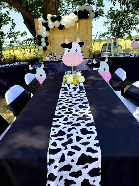 Cow Theme Table Decorations, Cow Print Table Runner, Cow Table Runner, Cow Print Table Decorations, Cowprint Baby Shower Decorations, Cow Themed Baby Shower Ideas, Cow Print Party, Cow Baby Shower Theme, Cow Print Birthday