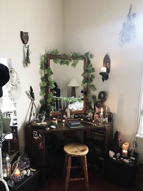 Witchy Desk, Witch Room, Dark Home Decor, Goth Home Decor, Dark Home, Room Goals, Dreamy Room, Apartment Decor Inspiration, Dream Room Inspiration