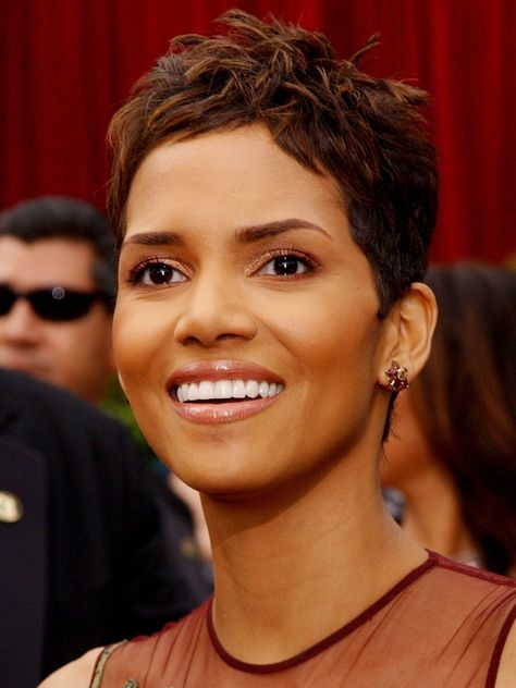 Halle Berry Kids, Halle Berry Oscar, Halle Berry Short Hair, Halle Berry Pixie, Will And Jada, Will And Jada Smith, Jada Smith, Halle Berry Hairstyles, Celebrity Pixie Cut