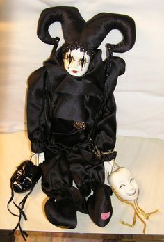 jester doll... Love this one!! Clown Dolls Vintage, Vintage Clown Doll, Clown Pierrot, Jester Doll, Clown Dolls, Nun Doll, Jester Mask, Pierrot Clown, Clown Doll