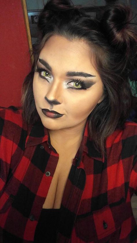 Wolf Costume Ideas Women, Homemade Werewolf Costume, She Wolf Makeup Halloween, Wolf Make Up Women Halloween, Cute Werewolf Makeup, Wearwolf Makeup Woman Halloween, Werewolf Makeup Female Easy, Women Werewolf Costume, Werewolf Woman Costume