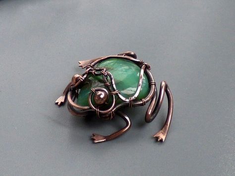 Wire Wrapped Frog, Wire Frog, Wire Animals, Wire Wrapped Stone Jewelry, Wire Wrap Jewelry Designs, Wire Wrapped Jewelry Diy, Wire Wrapped Jewelry Tutorials, Bijoux Fil Aluminium, Copper Wire Jewelry