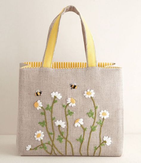 Bee Embroidery, Elegant Embroidery, Pola Sulam, Embroidery Bags, Japanese Embroidery, 자수 디자인, Patchwork Bags, Hand Embroidery Stitches, Embroidered Bag