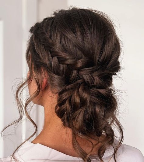 50 Pretty Bridesmaid Hairstyles That Are Trendy in 2022 - Hair Adviser Bridemaids Hairstyles, Bridesmaid Updo, Large Curls, Teased Hair, Bridesmaid Hair Updo, Low Bun, Penteado Cabelo Curto, Bridesmaid Hairstyles, Curly Bob Hairstyles