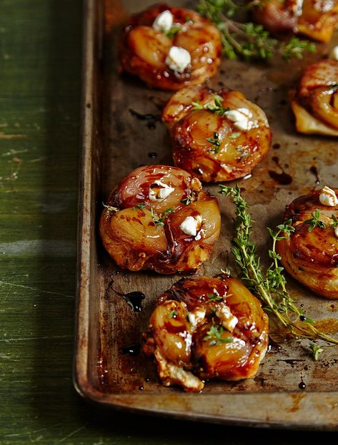 You Have to Experience These Rich and Savory Tatins - Jamie Geller Caramelized Shallots, Small Appetizers, Finger Food, Shallots, Goat Cheese, Appetizer Snacks, The Oven, Finger Foods, Appetizer Recipes