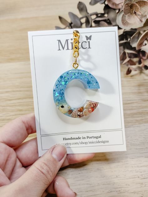 Resin Personalized, Ocean Keychain, Letter Keychain, Blue Pigment, Resin Keychain, Resin Crafts, Epoxy Resin, Keychains, Sea Shells