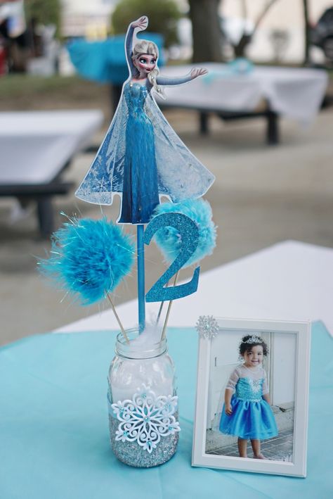 Frozen 2 Centerpieces, Frozen Party Centerpiece Ideas, Frozen Birthday Party Decorations Table Centerpiece Ideas, Frozen Party Centerpieces Diy, Diy Frozen Centerpieces, Frozen Balloon Centerpieces, Frozen Birthday Centerpieces Diy, Elsa Centerpiece Ideas, Frozen Centerpiece Ideas Diy