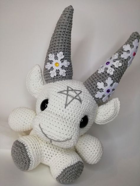 Snowflake baphomet plush, Plushie demon, Kawaii toy, Stuffed animal, Gothic spooky toy, Christmas ornament, Weird gift Сrochet toys patterns #crochettoyspatterns #crochet #crochettoy #crochettoys 1.514 Baphomet Plush, Crochet Toys Free Patterns, Diy Crochet Patterns, Crochet Toys Free, Crochet Mermaid, Gift Crochet, Kawaii Toys, Weird Gifts, Crochet Cow