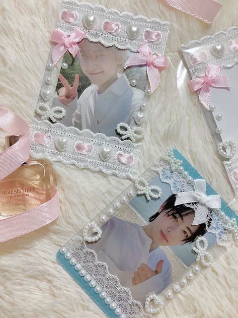 Merch Organization, Decoden Toploader, Pc Decoration, Small Business Design, Beautiful Beaded Jewelry, Kpop Diy, Frame Card, Top Loaders, Pearl And Lace