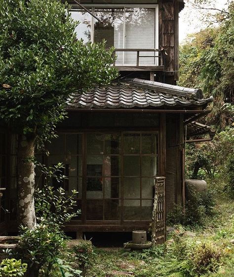 Comfort Aesthetic, Life In The Countryside, Japon Illustration, Japanese House, Cabins In The Woods, Dream House Decor, House Inspo, House In The Woods, Dream Home Design