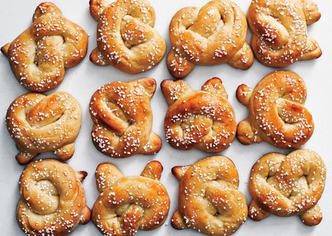 12 Pretzel Recipes to Satisfy Your Undeniable Salt Cravings Slideshow Photos - Bon Appétit Sweet Pretzel Recipe, Sweet Pretzels, Stand Mixer Recipes, Soft Pretzel Recipe, Pretzel Cookies, Kitchen Aid Recipes, Mixer Recipes, Kitchenaid Mixer, Pretzels Recipe