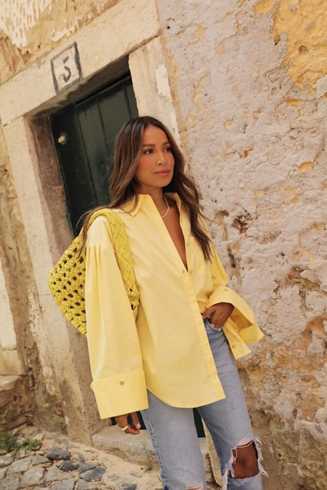 Yellow Shirt Outfit, Button Down Outfit, Yellow Striped Shirt, Denim Jeans Outfit, Estilo Hijab, Sincerely Jules, Yellow Shirts, Casual Chic Outfit, Jeans Outfit