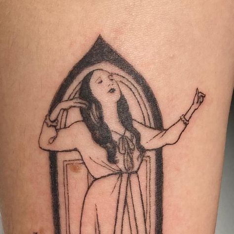 Lauren - NYC tattoo artist on Instagram: "Haunting of Hill House tattoo for @kyrakaufer ♥️ #hauntingofhillhouse #hillhouse #mikeflanagan @flanaganfilm #horrortattoo #finelinetattoo #nyctattoo" Haunting Of Hill House Tattoo, Hill House Tattoo, Haunting Of Hill House, House Tattoo, Nyc Tattoo, Horror Tattoo, Home Tattoo, Hill House, Fine Line Tattoos