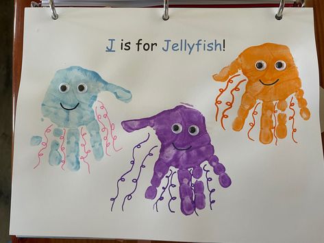 Hand Print Sea Animals, Starfish Footprint Craft, Jellyfish Handprint Craft, Handprint Ocean Animals, Jellyfish Craft Preschool, J For Jellyfish, Zoo Animals Preschool Activities, Sea Creatures Crafts, Sea Animal Crafts