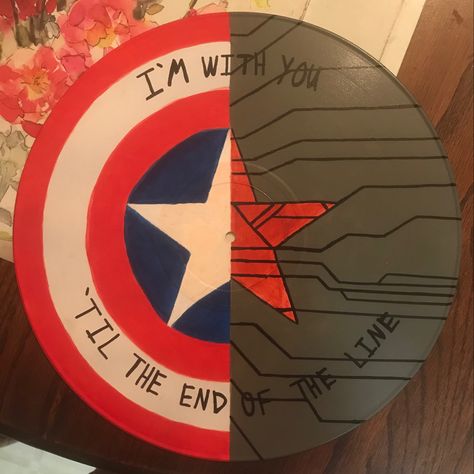 Marvel Cd Paintings, Album Cover Record Painting, Plate Painting Ideas Diy, Marvel Record Painting, Painted Record Albums, Painting On Records Vinyls, Lp Painting, Captain America And Winter Soldier, Painting Of Records On Canvas