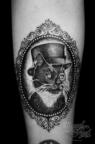 Cat w/ monocle, top hat and cameo frame custom tattoo Cameo Tattoo, Victorian Tattoo, Cat Portrait Tattoos, Framed Tattoo, Theme Tattoo, Cat Tattoos, Image Chat, Fancy Cats, Thigh Tattoos Women