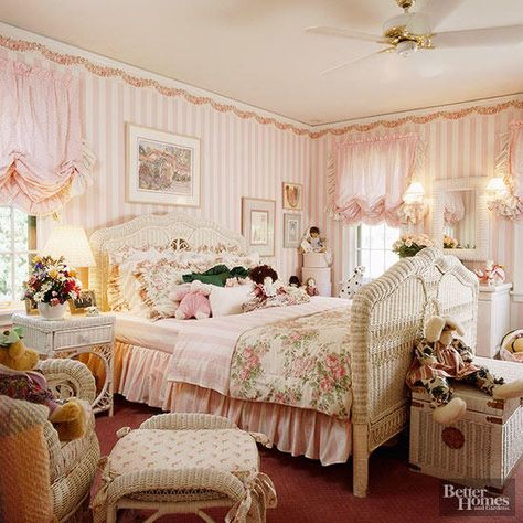 pink bedroom Beautiful Cozy Bedrooms, 80s Girly Bedroom, 1990s Home Decor, 90’s House, 90s House Interior, Things To Have In Your Room, Aesthetic Kids Bedroom, 90s Bedroom Ideas, 90’s Bedroom