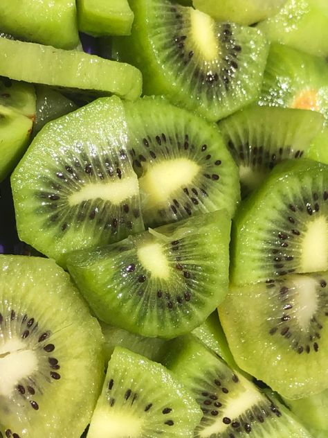 Kiwi Aesthetic Fruit, Juniper Core, Addison Core, Kiwi Aesthetic, Dream Fridge, Pretty Fruit, Aesthetic Fruit, Green Food, You're So Pretty