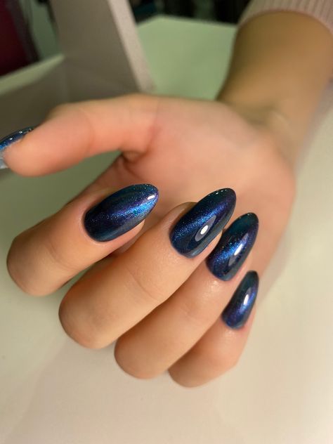 Black Nails Blue Glitter, Midnight Blue Cat Eye Nails, Dark Blue Magnetic Nails, Dark Blue Cateye Nails, Nails Blue Cat Eye, December 2023 Nails, Royal Blue Cat Eye Nails, Dark Blue Nails Chrome, Navy Blue Cat Eye Nails