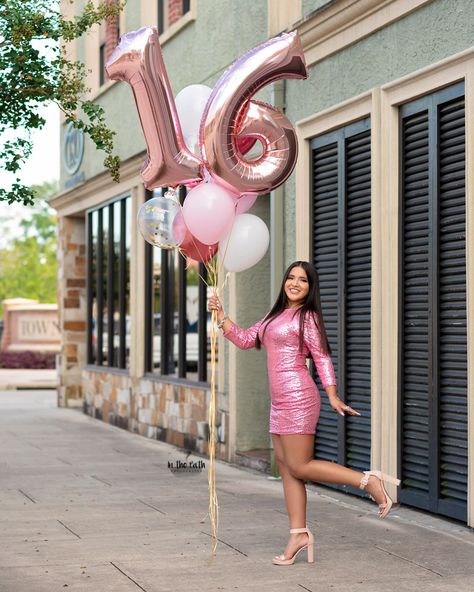 Sweet 26 Photo Shoot, Birthday Photoshoot Ideas Outside Poses, Sweet 16 Fall Photoshoot Ideas, Birthday Photoshoot Ideas Downtown, Birthday Girl Photoshooting Ideas, Birthday Photoshoot Ideas Teenage, Girl Birthday Photoshooting Outdoor, Teen Birthday Photoshooting, Sweet 16 Photoshoot Outdoor