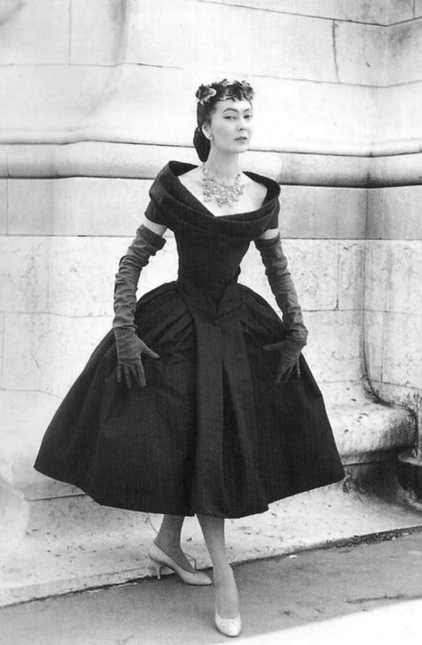 Dior vintage Vintage Dior Dress, Christian Dior New Look, Dior New Look, 1950 Fashion, House Of Dior, Dior Dress, Glamour Vintage, Fashion 1950s, Dior Vintage