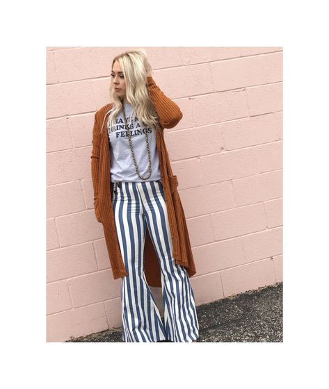 Striped Bell Bottoms Outfit, White Jeans Outfit Spring, Striped Bell Bottoms, Bottoms Outfit, Punchy Outfits, Nfr Outfits, Bell Bottoms Outfit, Western Style Outfits, Summer Attire