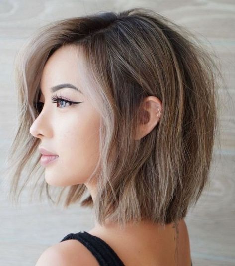 Creative Blunt Bob with a Side Part Short Haircuts For Thinner Hair, Hair Chop, Hair Things, Low Maintenance Hair, Lob Haircut, Fresh Hair, Hair Haircut, Hair Stuff, Shoulder Length Hair