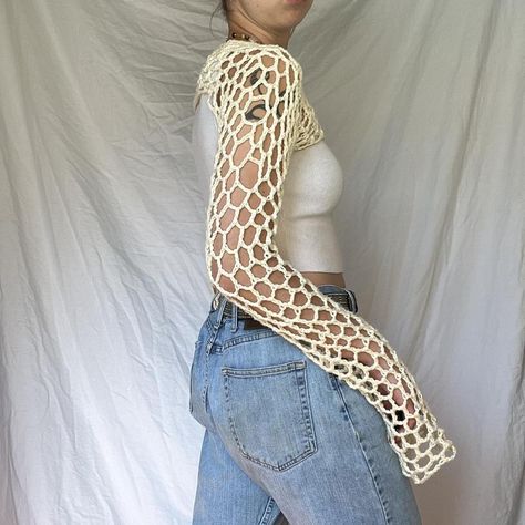 CROCHET SHRUG
size Medium
100% cotton

Ivory crochet fishnet shrug. perfect for layering over tank tops and long sleeves in the winter :)

hand wash only
handmade by me! message for any questions✨

#shrug #bolero #grunge #crochet #fishnet sweater croptop bolero