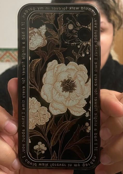 Whimsigoth Phone Case, Phonecase Ideas Aesthetic, Aesthetic Phone Accessories, Dark Academia Phone Case, Academia Phone Case, Phone Case Diy Paint, Diy Phone Case Design, Vintage Phone Case, Creative Iphone Case