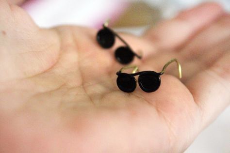 Victorias Farmhouse, Tiny Sunglasses, Mini Sunglasses, Diy Sunglasses, Dough Art, Eye Accessories, Mini Crafts, Barbie Crafts, Homemade Christmas Ornaments