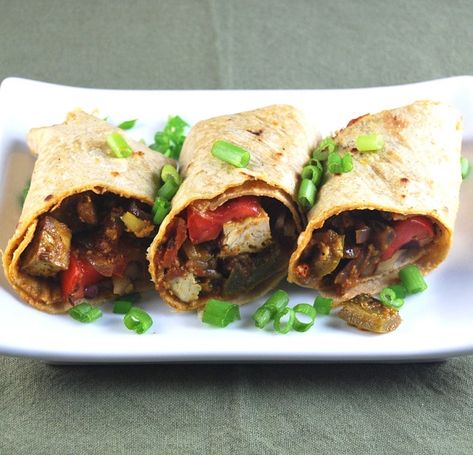 Vegan Kati Roll, tofu and veggies in a flaky whole-wheat wrap Kati Roll, Veg Roll, Burger Wrap, Vegan Whole Foods, Fish Rice, Sandwich Wraps Recipes, Breakfast Dinner Recipes, Onions And Tomatoes, Indian Breakfast Recipes