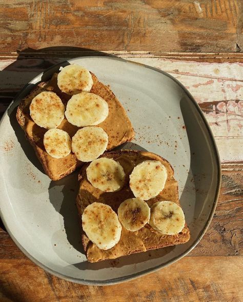 Peanut Butter Breakfast, Peanut Butter Toast, Banana Toast, Peanut Butter Banana Bread, Peanut Butter Bread, Banana Sandwich, Peanut Butter And Banana, Peanut Butter Snacks, Banana Peanut Butter