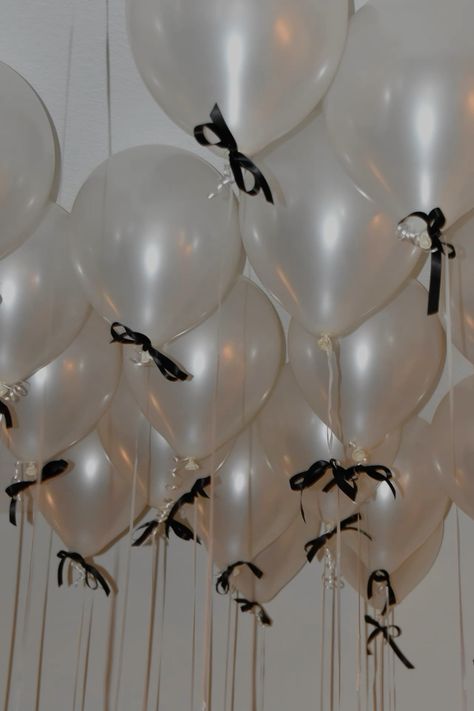 Black White And Gold Bday Party, White And Black Bows Party, White Balloons With Black Bows, White Balloons Black Ribbon, White Balloons With Bows, Tuxedo Birthday Party Ideas, Small 21st Birthday Ideas, Black And Cream Birthday Party Decor, Coquette Black And White Party