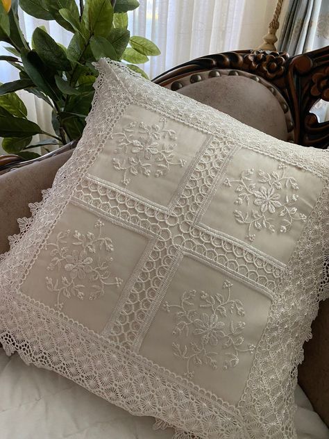 Shabby Chic Diy Projects, Cushion Cover Pattern, Creative Pillows, Cushion Embroidery, Lace Pillow, Crochet Cushion, Crochet Cushion Cover, Vintage Cushions, Crochet Cushions