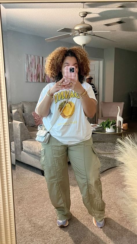 Tshirt Styling Ideas, Chill Comfy Outfit, Modest Outfits Pants, Cute Tshirt Outfits, Mom Clothing Style, Cargo Pants Outfit Summer, Brazil Outfit, Tshirt Outfit Ideas, Oversize Outfits