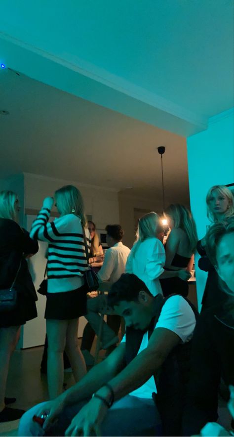 Chill House Party Aesthetic, Chill Parents, House Party Snaps, House Party Aesthetic, Party Snap, Fake Account, Party Aesthetic, Red Led Lights, House Aesthetic