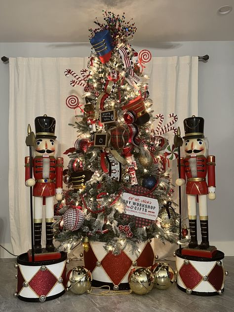 Nutcracker Themed Tree, Nut Cracker Christmas Theme, The Nutcracker Ballet Christmas Decor, Nutcracker Christmas Trees, Nut Cracker Christmas Tree Theme, Santa Christmas Theme, Christmas Tree Nutcracker Theme, Nutcracker Christmas Tree Topper, Nut Crackers Christmas Decorations Diy