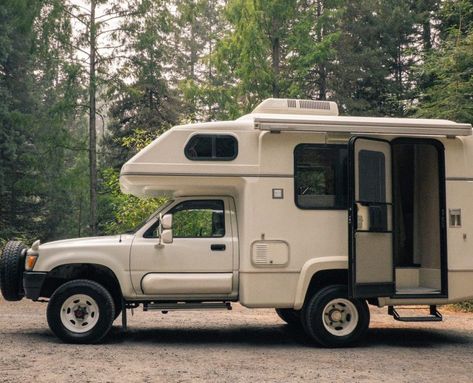 1993 Toyota Hilux Galaxy Motorhome - OttoEx Toyota Sunrader, Kombi Trailer, Toyota Motorhome, Fiberglass Camper, Mini Motorhome, Toyota Camper, Cool Rvs, Japanese Hotel, Hot Water Tanks